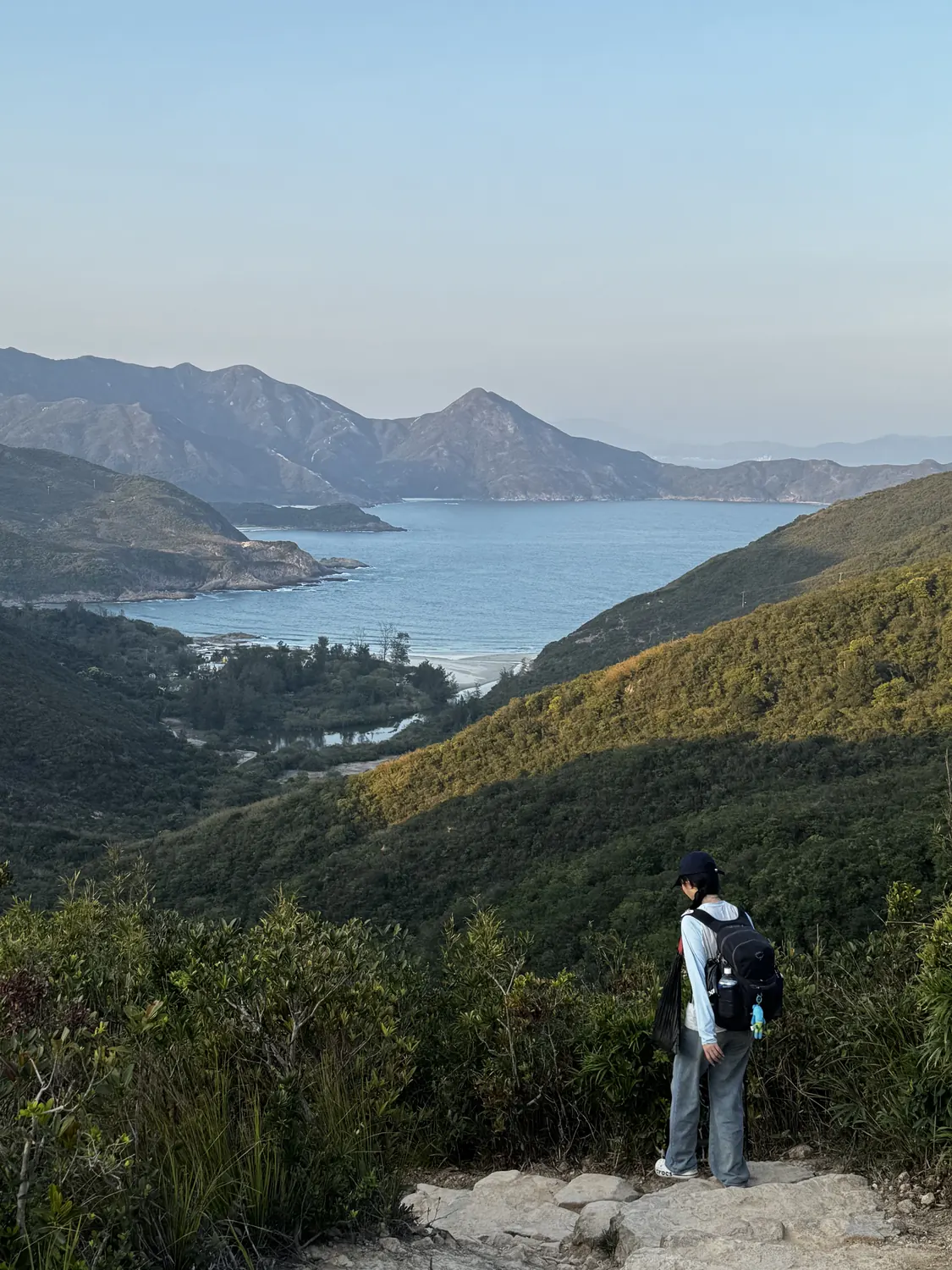 李榆蓉在山海之间徒步